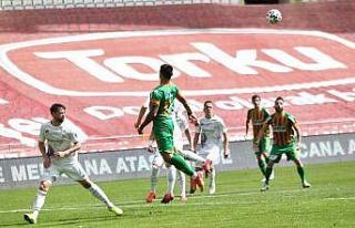 Süper Lig: Konyaspor: 1 - Alanyaspor: 0 (İlk yarı)