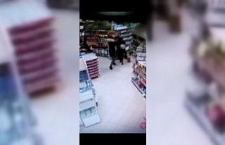 Süper markette kadınların kavgası kameraya yansıdı