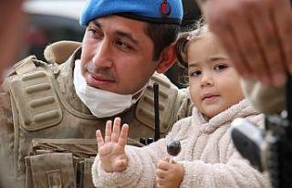 Suriye’den yurda dönen komandolar, aileleriyle...