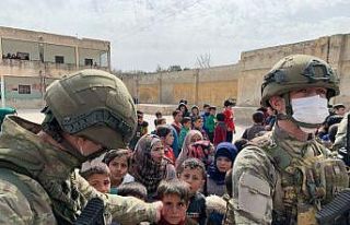 Suriyeli çocukların yüzünü güldürdüler