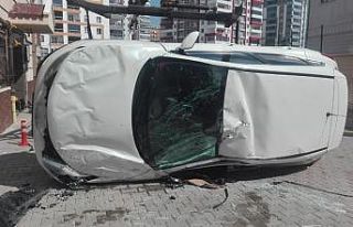 Sürücü pedalları karıştırınca araç 8 metrelik...