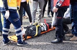 Takla atan otomobil karşı şeritteki araçlara çarptı:...