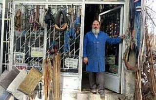 Talep yok denecek kadar az, ama o mesleğinden vazgeçmiyor
