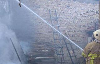 Tandırlıkta çıkan yangın eve sıçradı