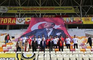 Taraftarlardan 18 Mart’ta şehitleri andı