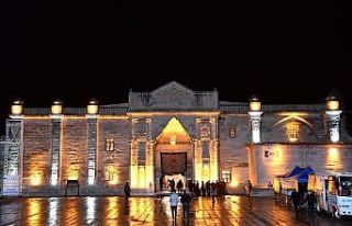 Tarihi Ulu Cami ışıklandırma çalışmaları ile...