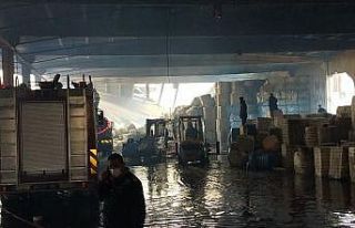 Tekstil fabrikasındaki yangın 13 saatte kontrol...