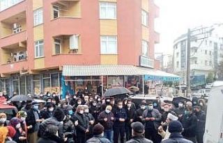 Tırdan düşen işçi kaldırıldığı hastanede...