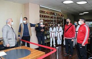 Tollu’dan şampiyona yolcusu sporculara destek