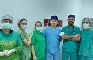 Trabzon’da ameliyata alınan hastanın karnından...