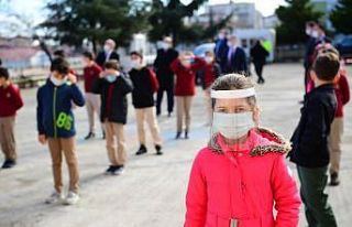 Trabzon’da öğrenciler kolbastı eşliğinde sınıflarına...