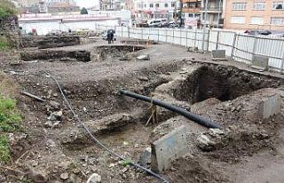 Trabzon’da otoparktan çıkan mimari kalıntılar...