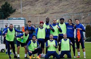 Trabzonspor ilk dörtte  kalmak istiyor