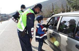 Trafik timi çocuklar iş başında