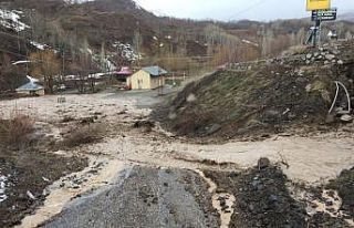 Tunceli’de kuvvetli sağanak taşkına neden oldu