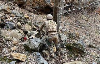 Tunceli’de teröristlere ait iki sığınak imha...