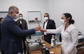 Turanlı, sağlık çalışanlarını ziyaret etti