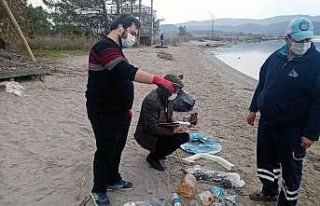 TÜRÇEV Akyaka’da plaj temizliği yaptı