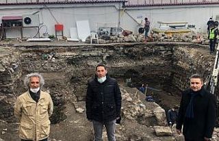Turizmcilerden Hadrianus Limanı kalıntıları için...