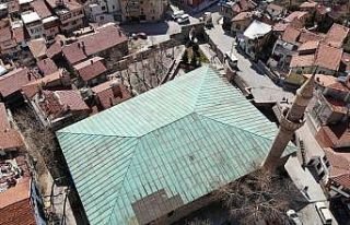 Türk ahşap oyma sanatı ve taş işçiliğinin ender...