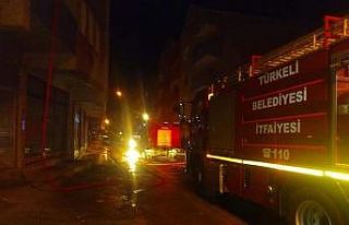 Türkeli’de çatı yangını korkuttu
