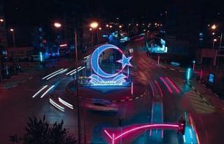 Türkiye’nin bir ucunda tuğralar kaldırılırken,...