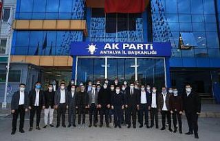 Tütüncü: "Partimiz gençlere siyaset alanı...