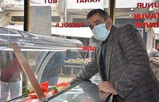 Üç kere yakalandığı koronayı yendi