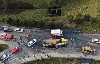 Ümraniye’de beton yüklü kamyon devrildi: Trafik...