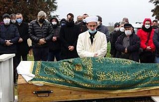 Ünlü sanatçı Cem Adrian son yolculuğunda babasını...