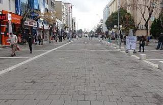 Uşak rehavete kapılmadı, caddeler boş kaldı