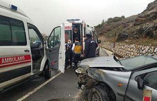 Uşak’ta trafik kazası; 3 yaralı