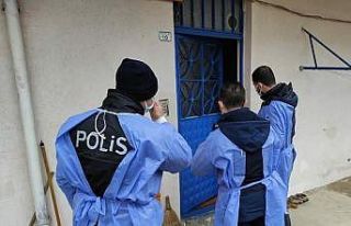 Vaka artışları sonrası ilçedeki 3 bina karantinaya...