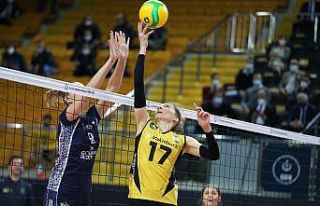 VakıfBank, üst üste dokuzuncu kez yarı finalde