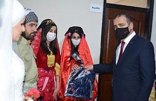 Vali Akbıyık kursiyer kadınlarla bir araya geldi