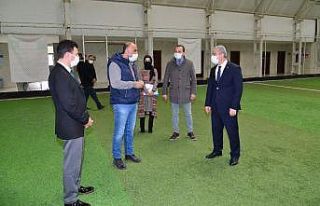 Vali Akın, spor tesislerinde incelemelerde bulundu