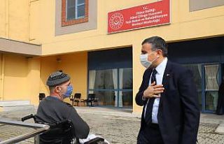 Vali Atay yalnız bırakmıyor