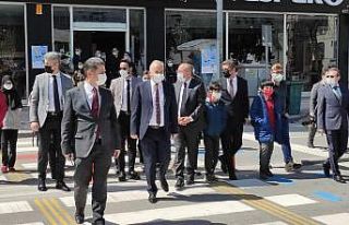 Vali Atik yaya önceliğinin farkındalığı için...