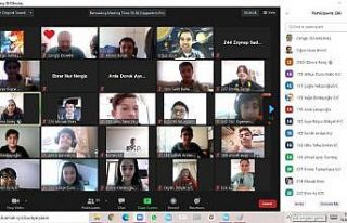 Vali Aydın Aslan Ortaokul öğrencileri, çevrimiçi...