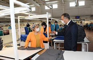 Vali Çuhadar, emekçi kadınları unutmadı