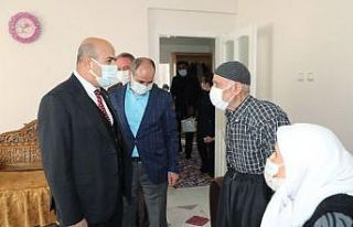 Vali Demirtaş yaşlıları unutmadı