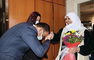 Vali Hacıbektaşoğlu, şehit yakınlarını yalnız...