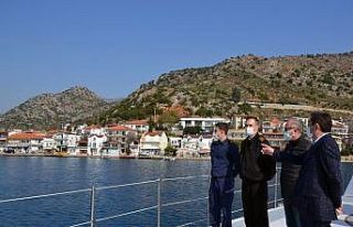 Vali Tavlı, kaçak yapıları denizden inceledi