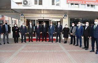 Vali Yazıcı, sezon öncesi esnaf odası başkanlarıyla...