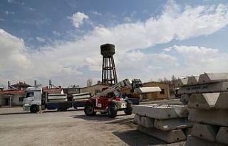 Van Büyükşehir Belediyesi 2 bin 500 hayvan içme...