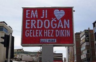 Van’da 3 dilde “Erdoğan’ı seviyorum” görseli...