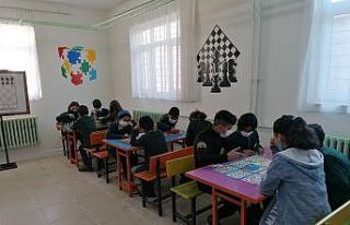 Vefakar öğretmenlerden örnek davranış: Hurda...