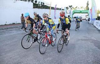Velo Alanya Gençler Yol Bisikleti Yarışı yapıldı