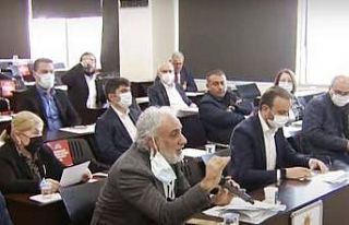 Vursavuş: "Kaldırımlar ve parklar büfecilerin...