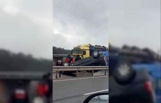 Yağmur sebebi ile kayganlaşan yolda kontrolden çıkarak...